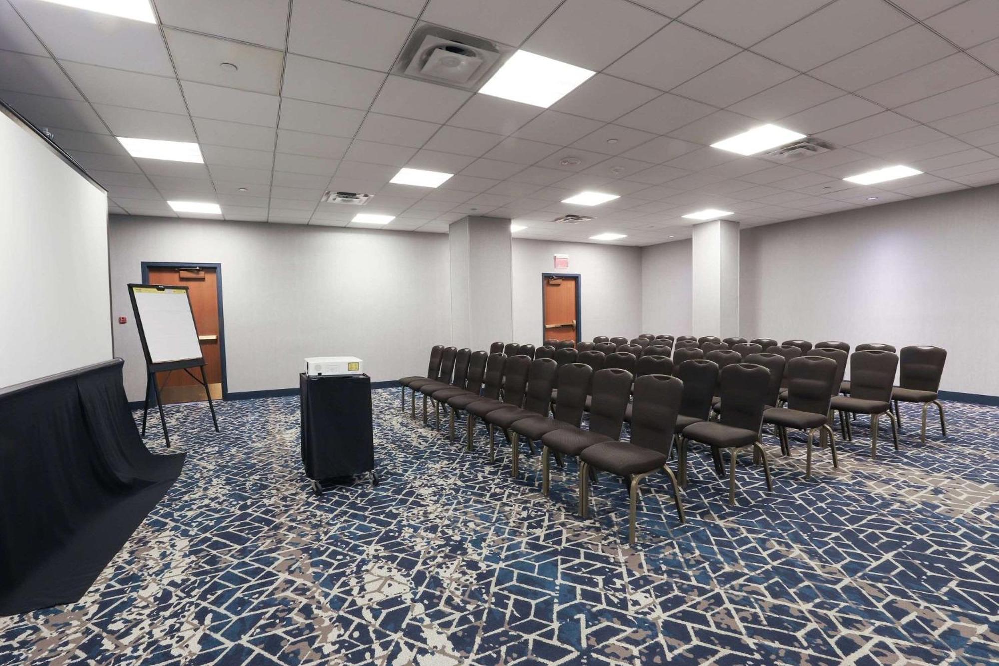 Radisson Plaza Hotel And Suites Каламазу Екстериор снимка