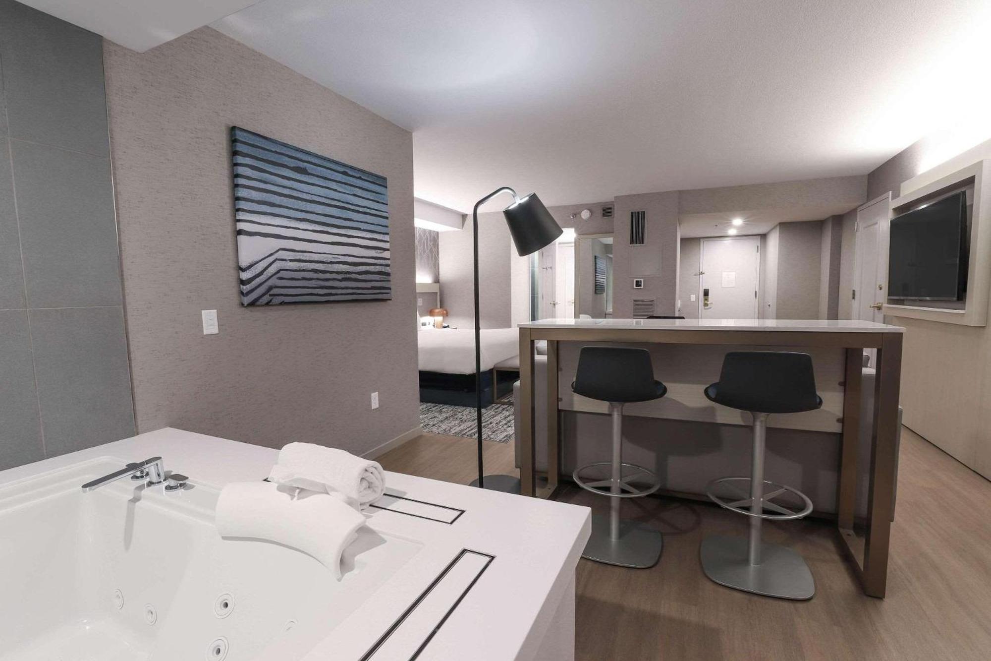 Radisson Plaza Hotel And Suites Каламазу Екстериор снимка