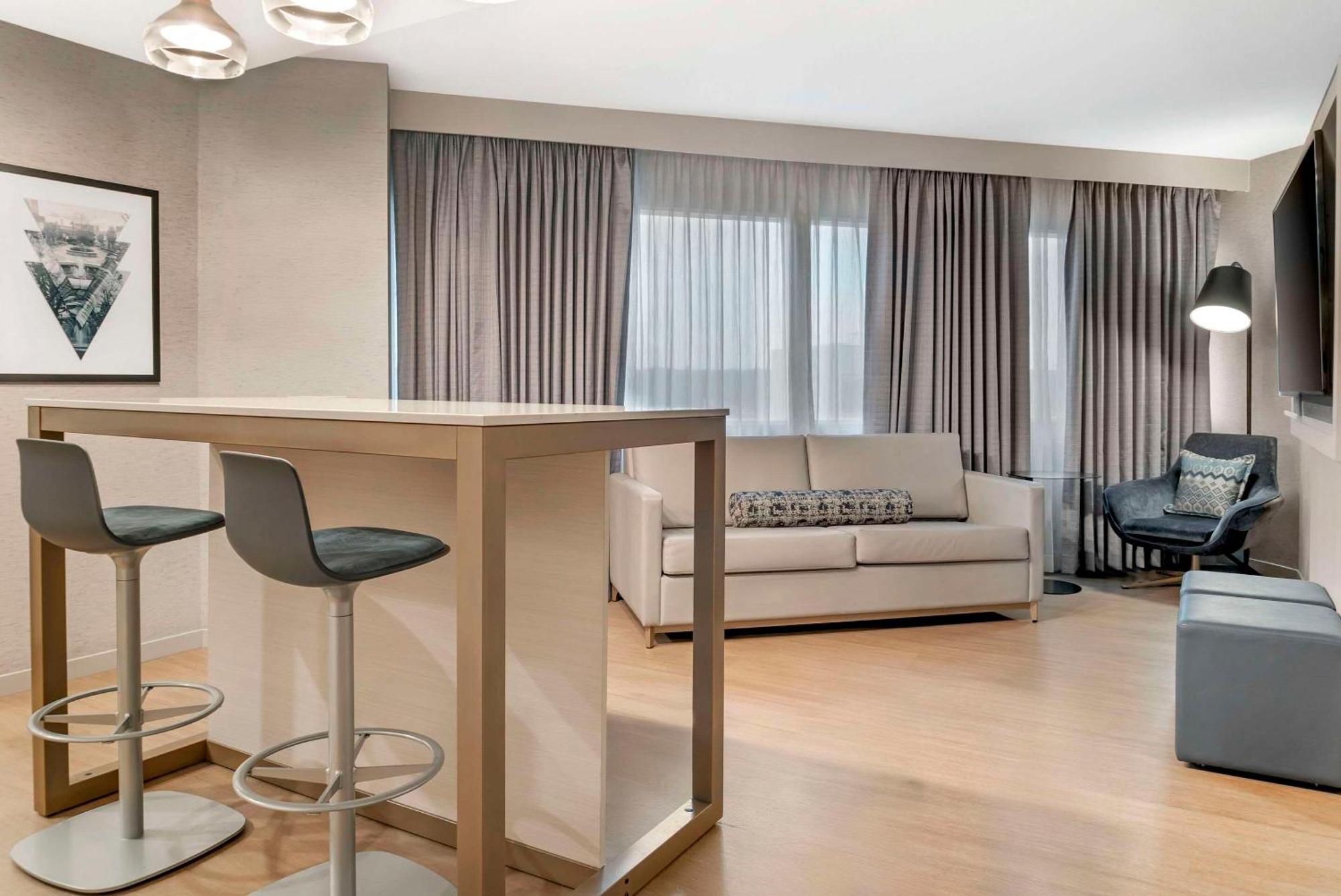 Radisson Plaza Hotel And Suites Каламазу Екстериор снимка