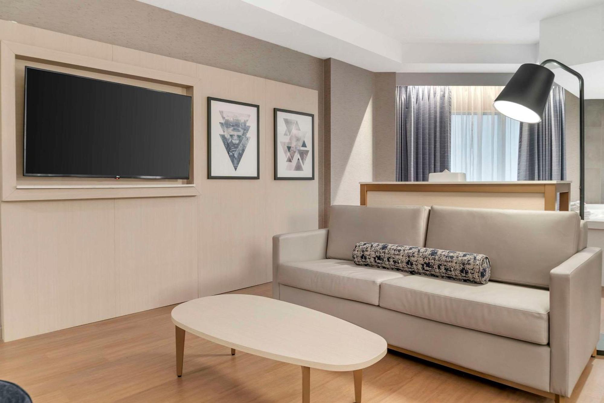 Radisson Plaza Hotel And Suites Каламазу Екстериор снимка