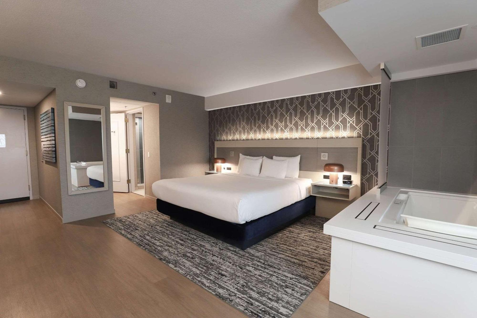 Radisson Plaza Hotel And Suites Каламазу Екстериор снимка