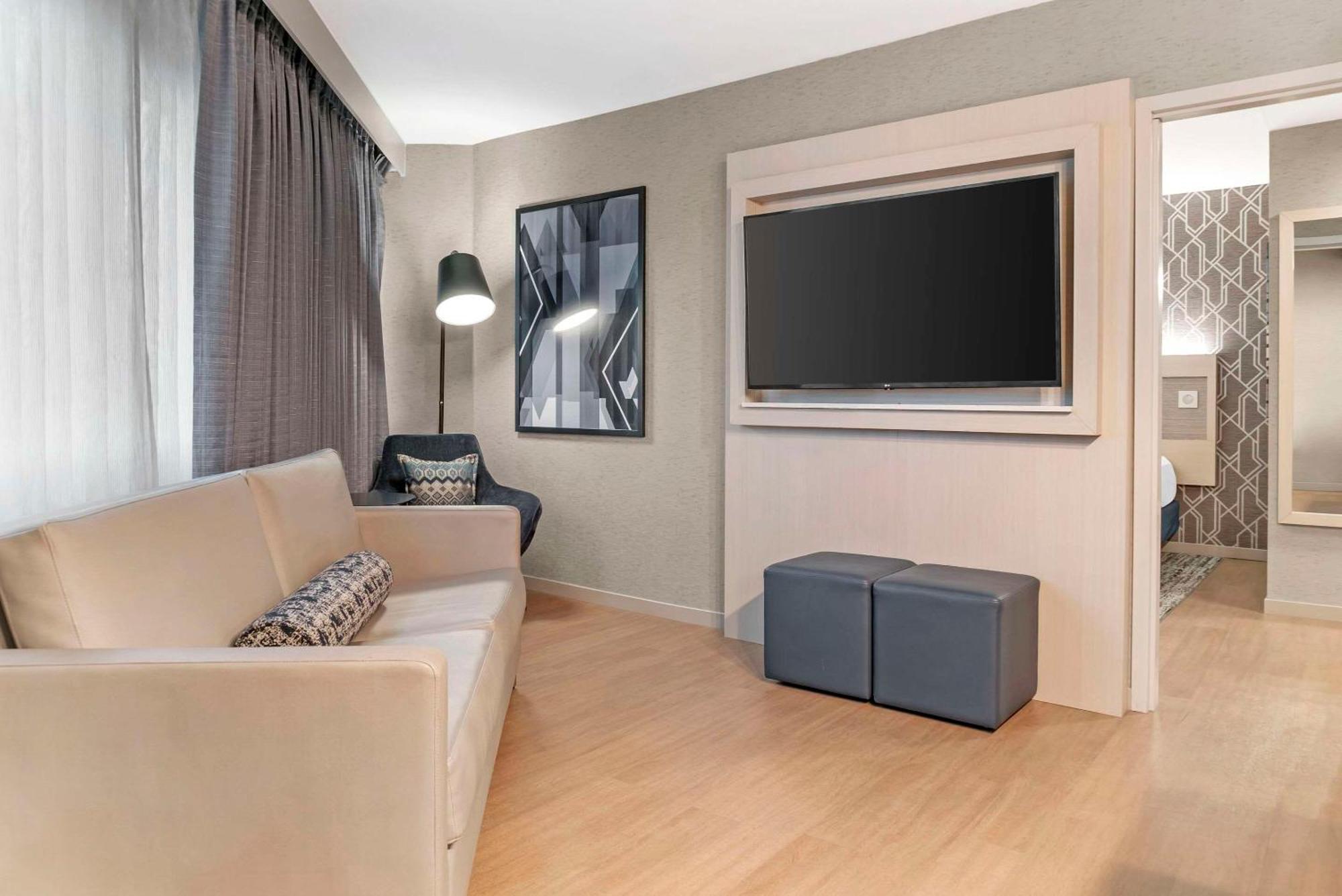 Radisson Plaza Hotel And Suites Каламазу Екстериор снимка