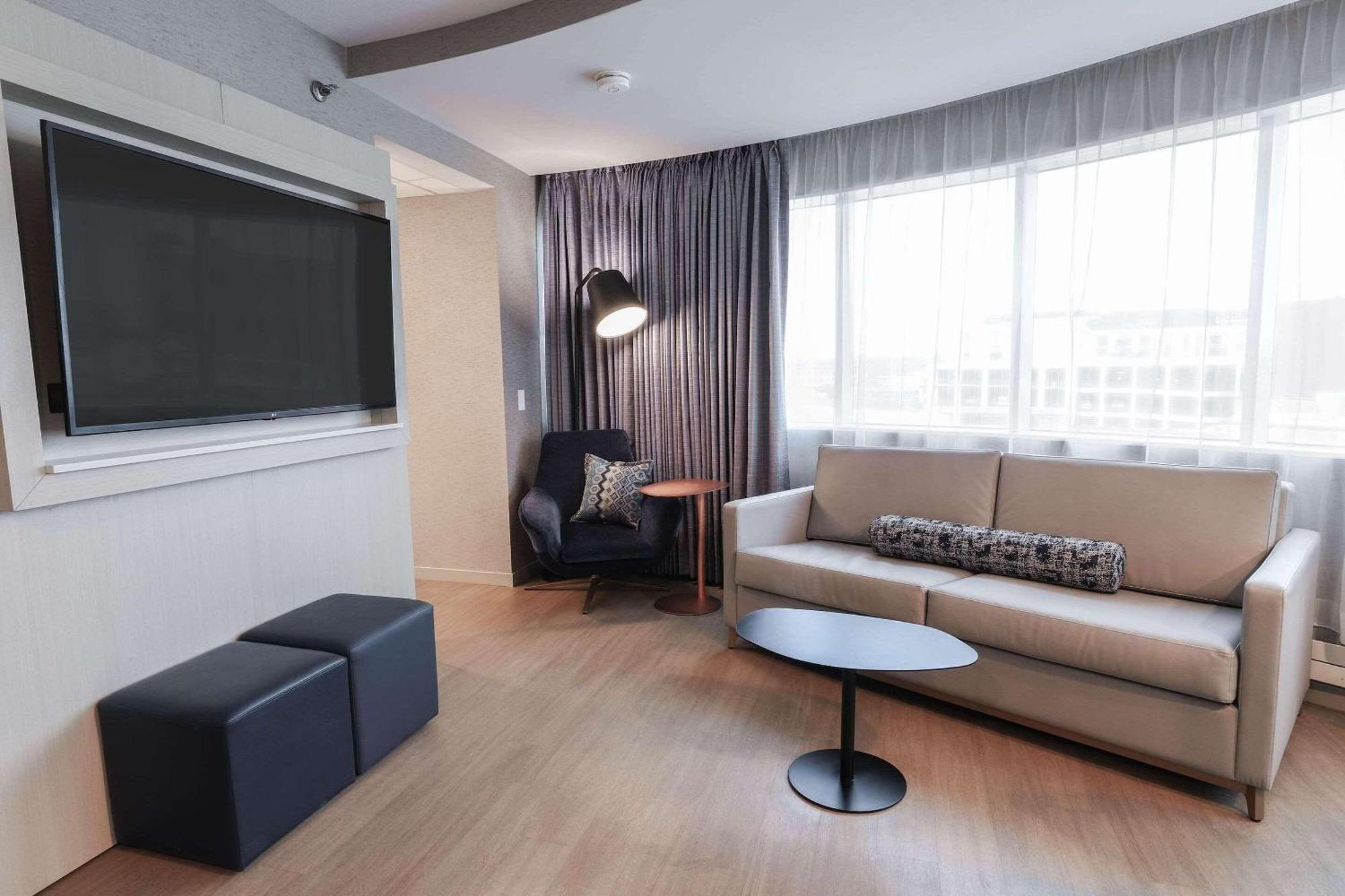 Radisson Plaza Hotel And Suites Каламазу Екстериор снимка