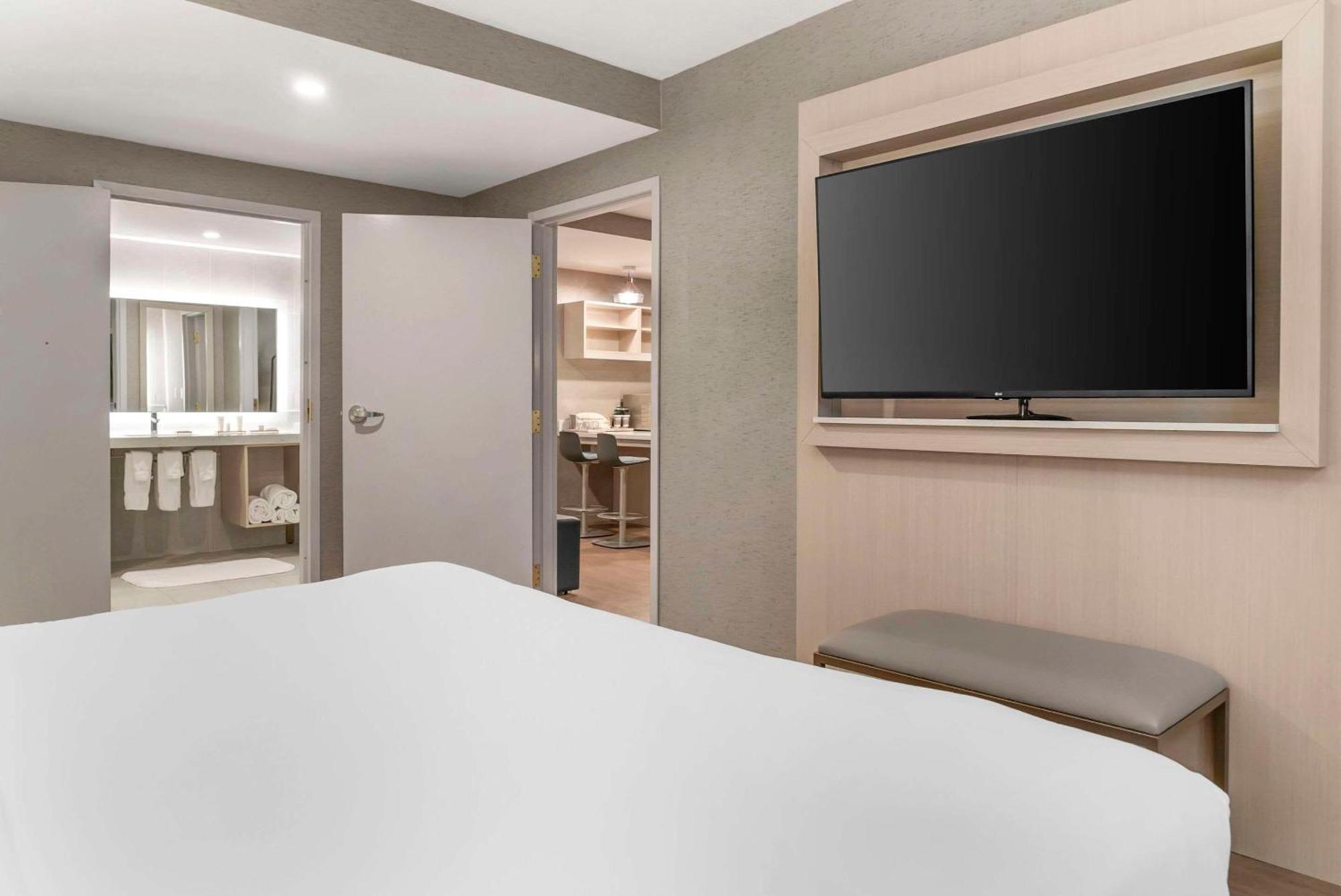 Radisson Plaza Hotel And Suites Каламазу Екстериор снимка