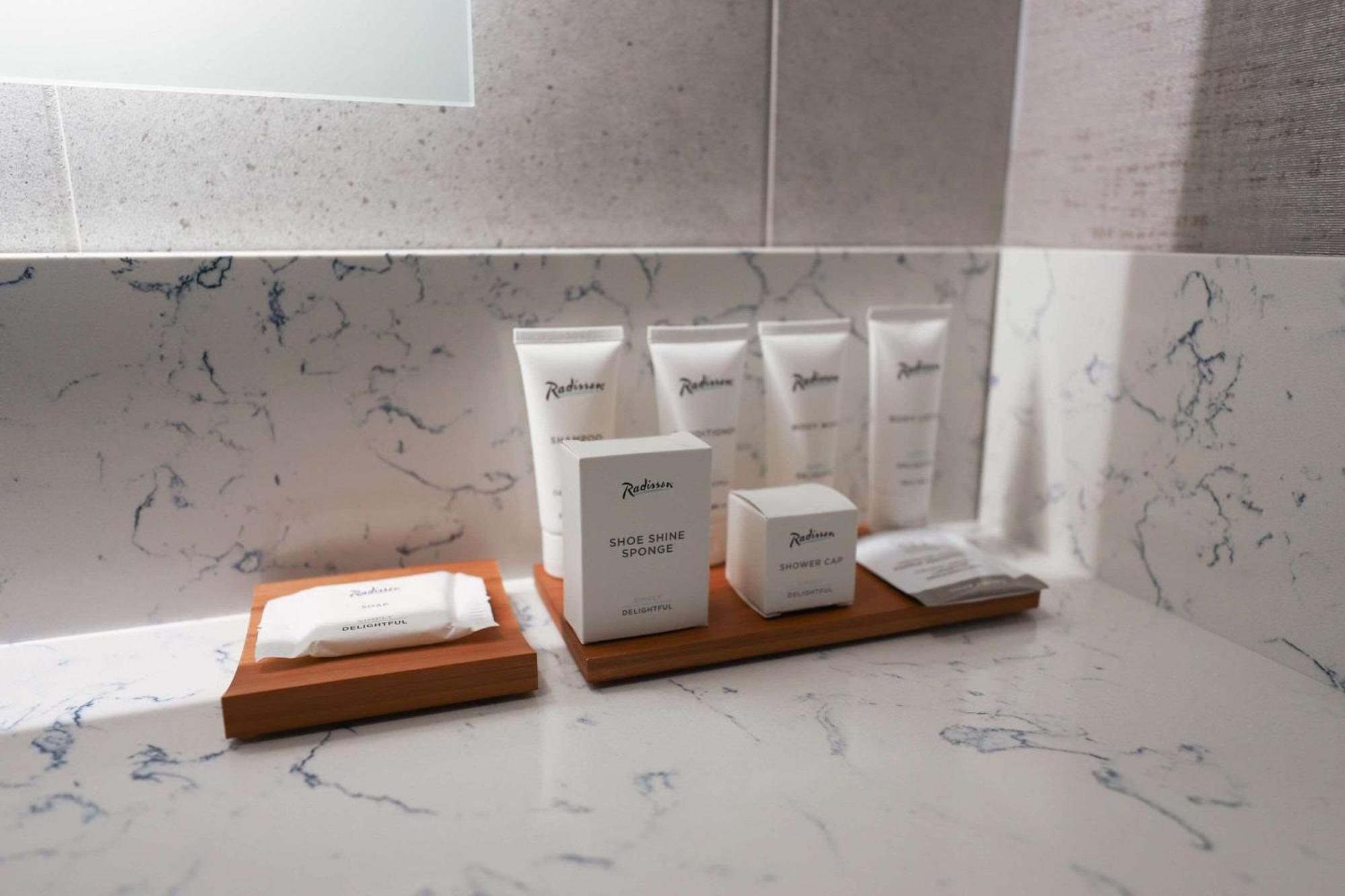 Radisson Plaza Hotel And Suites Каламазу Екстериор снимка