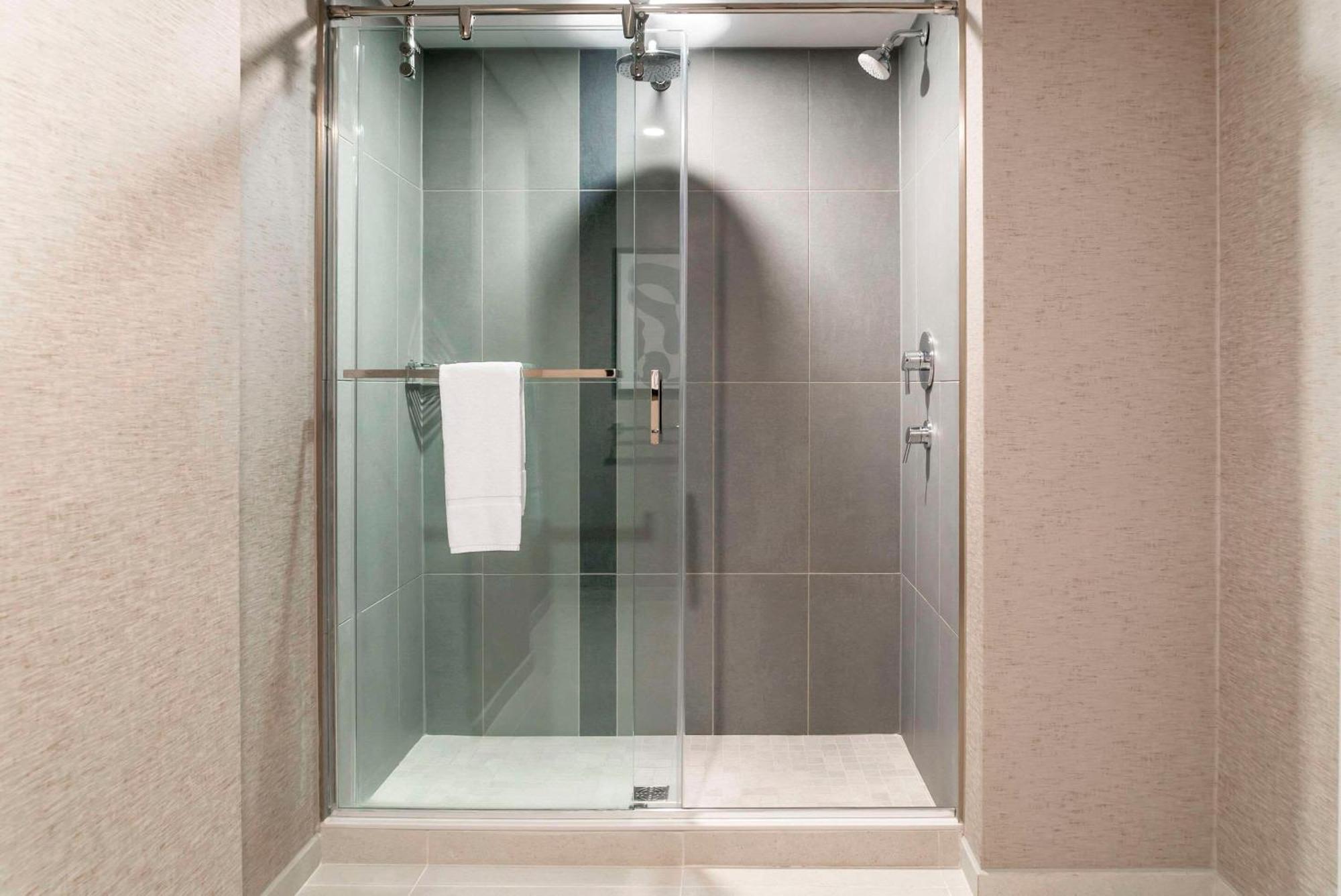 Radisson Plaza Hotel And Suites Каламазу Екстериор снимка