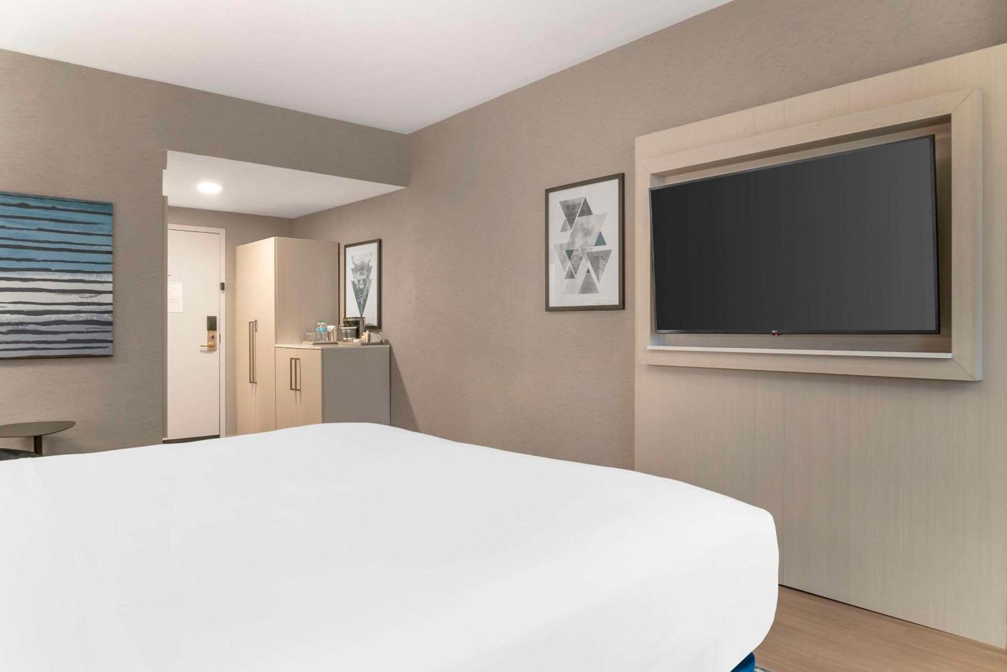Radisson Plaza Hotel And Suites Каламазу Екстериор снимка