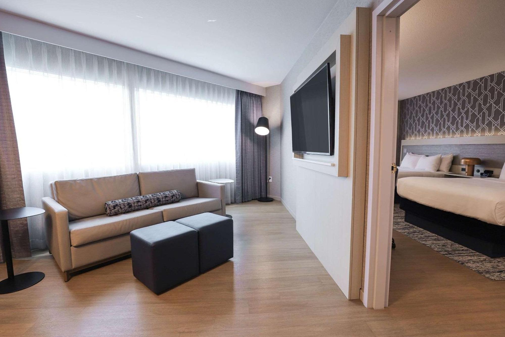 Radisson Plaza Hotel And Suites Каламазу Екстериор снимка
